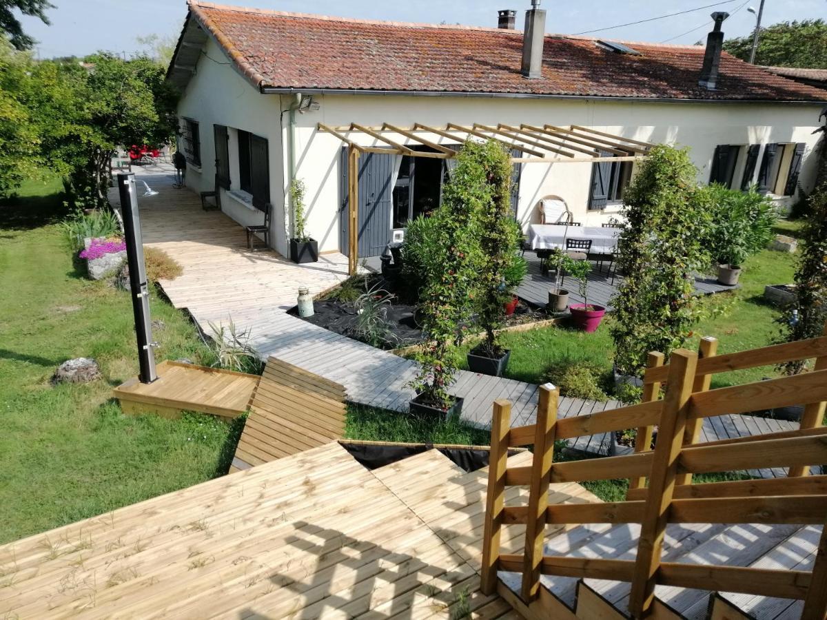 Bed and Breakfast Notre Parenthese Jau-Dignac-et-Loirac Exterior foto