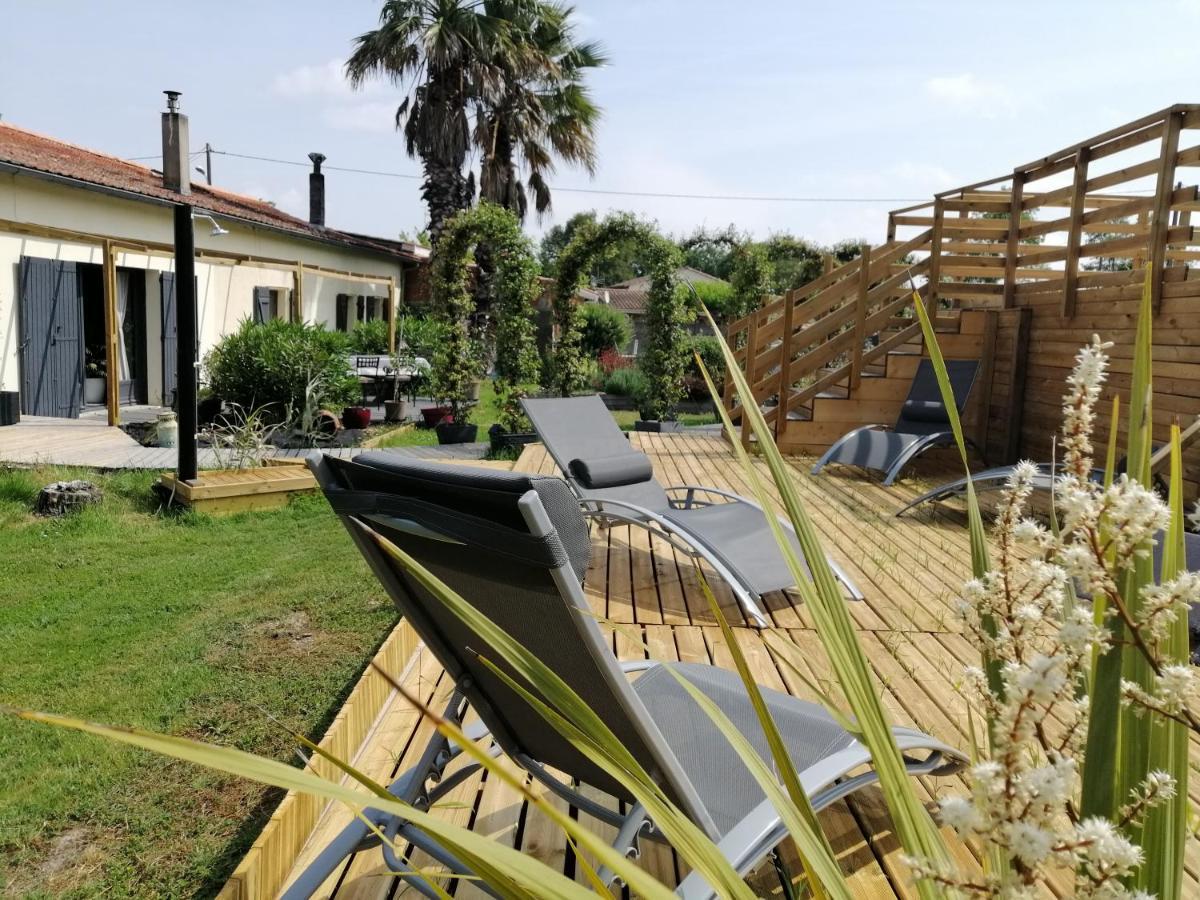Bed and Breakfast Notre Parenthese Jau-Dignac-et-Loirac Exterior foto